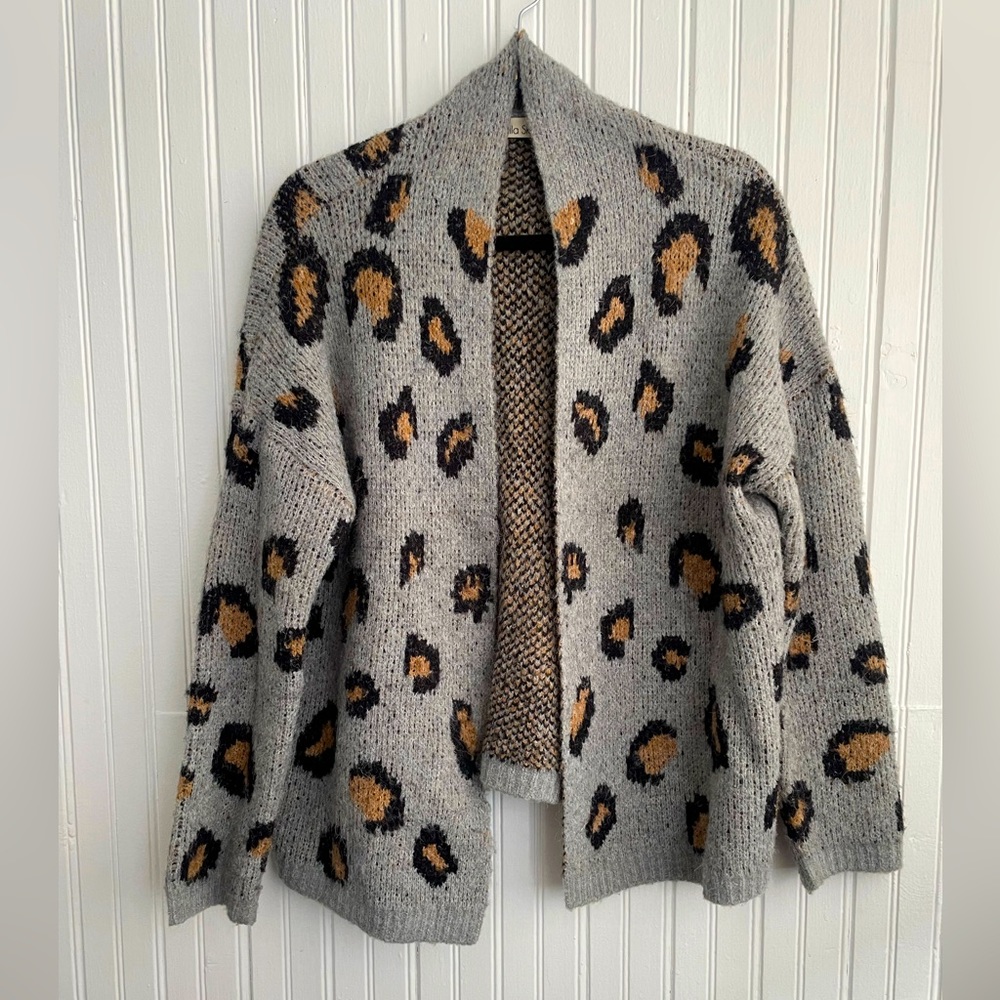 Women’s Stella Sky Grey Leopard Print Cardigan Size M/L